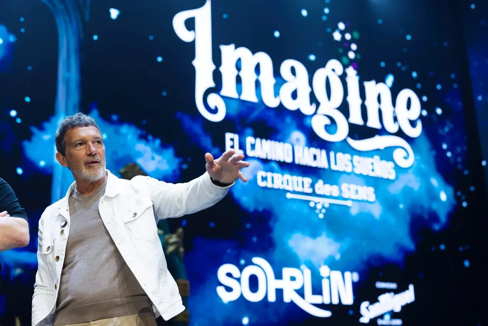 El actor y director Antonio Banderas en 'Imagine. El camino hacia los sueños'|Foto: EFE/Carlos Díaz Antonio Banderas presenta su espectáculo de circo ‘Imagine’ en el Sohrlin de Málaga