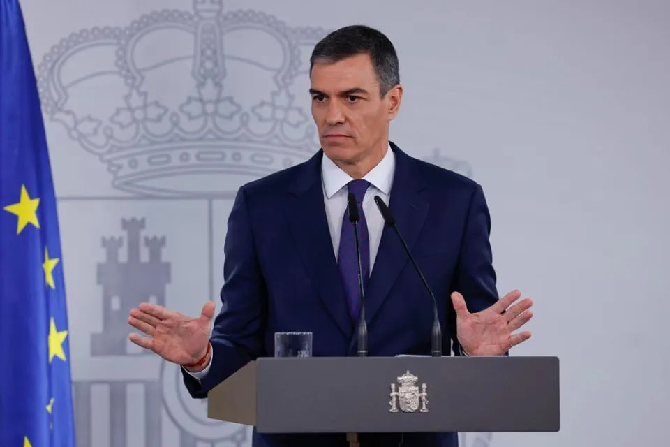 El presidente del Gobierno, Pedro Sánchez, en el Palacio de la Moncloa|Foto: EFE/Javier Lizon El Gobierno acuerda la rescisión unilateral del contrato de Interior para comprar munición a Israel