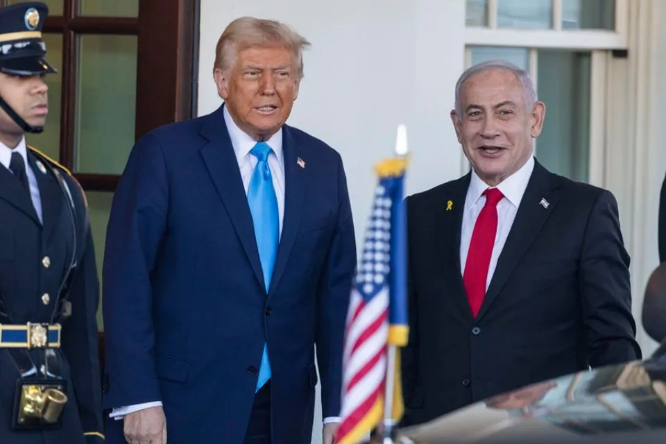 El primer ministro israelí Benjamin Netanyahu- Donald Trump - EEUU - EFE/EPA/Jim Lo Scalzo/Pool