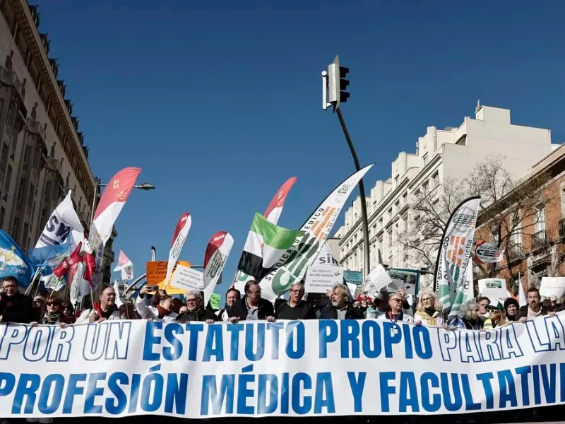 medicos-en-huelga-manifestacion-madrid-estatuto-marco|Foto: EFE/Sergio Pérez