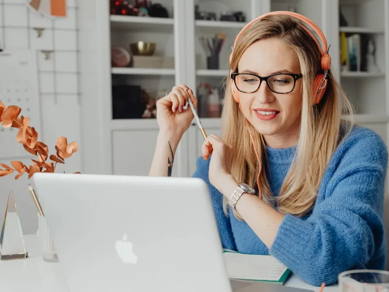 El Servicio Público de Empleo Estatal publica ofertas con teletrabajo y sueldos de hasta €40.000 Descubre las nuevas ofertas del Servicio Público de Empleo Estatal (SEPE) para trabajar desde casa con sueldos de hasta 40.000 euros. Te explicamos cómo encontrarlas en su portal