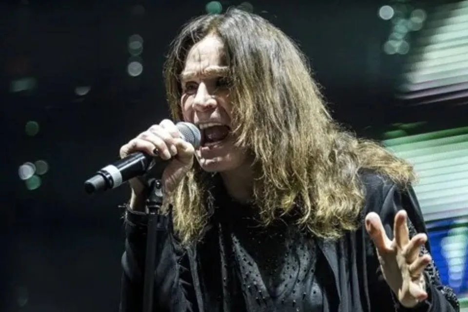 El cantante británico Ozzy Osbourne|Foto: EFE/Balazs Mohai La leyenda del heavy metal Ozzy Osbourne fallece a los 76 años