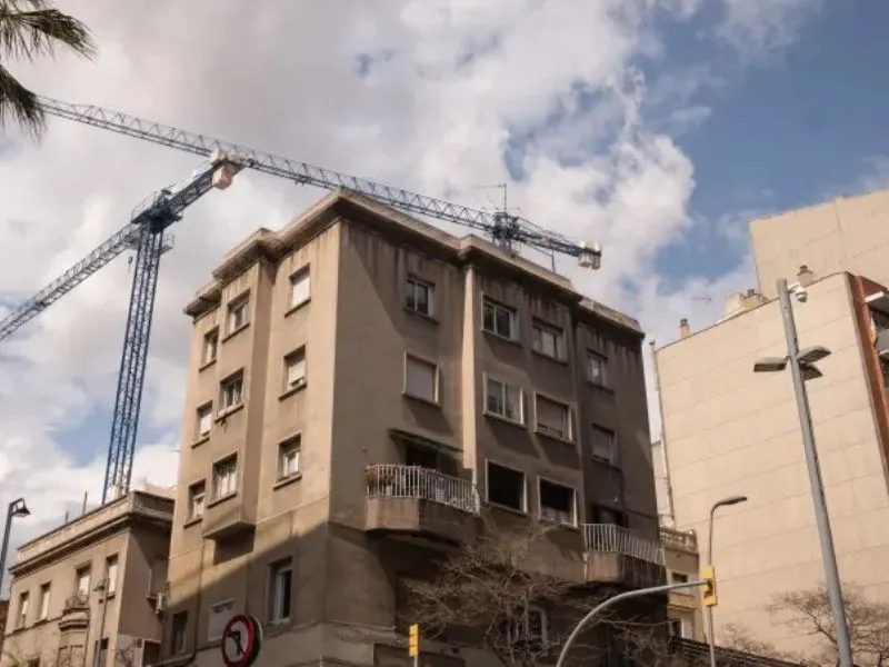 deficit-vivienda-espana-madrid-barcelona-precios-inmobiliarios|Foto: Europa Press España necesita 800.000 viviendas para frenar la subida de precios. Madrid, Barcelona y Valencia concentran el déficit, según el informe de UVE Valoraciones