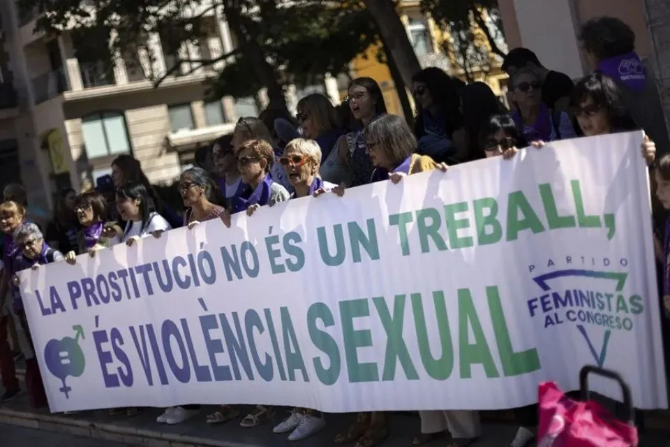 Una concentración del Día internacional contra la explotación sexual y trata|Foto: EFE/Biel Aliño Liberadas 1.794 víctimas de trata y explotación sexual o laboral en España en 2024