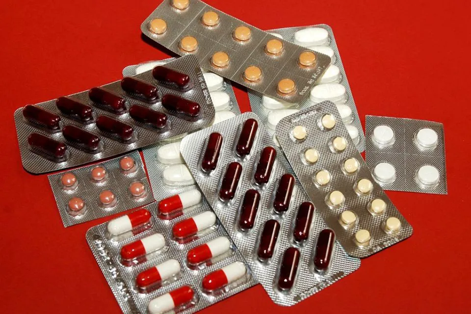 Distintos medicamentos en comprimidos. EFE/Paco Torrente