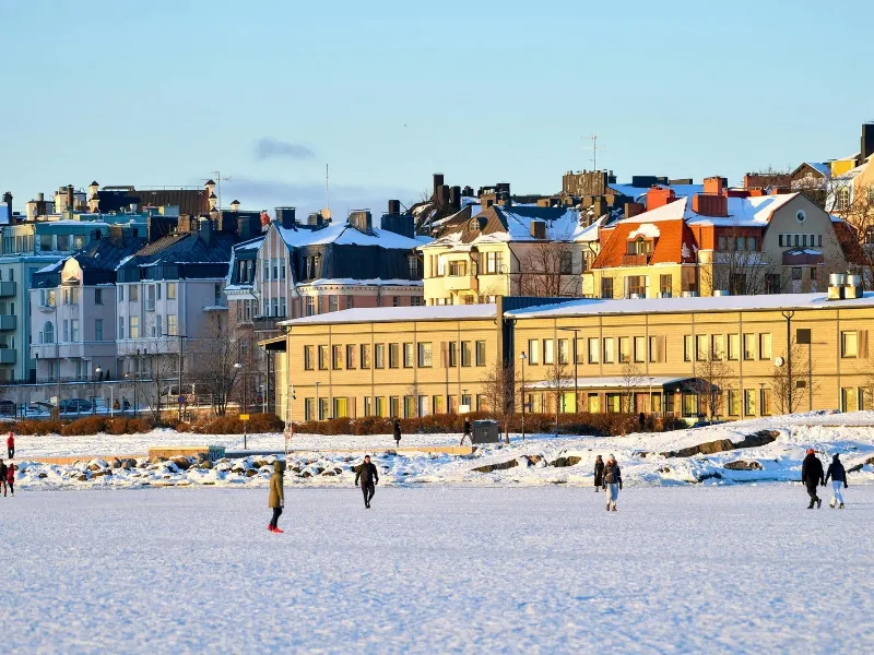 helsinki-invierno-plaza-del-senado-nieve-sauna-löyly-turismo