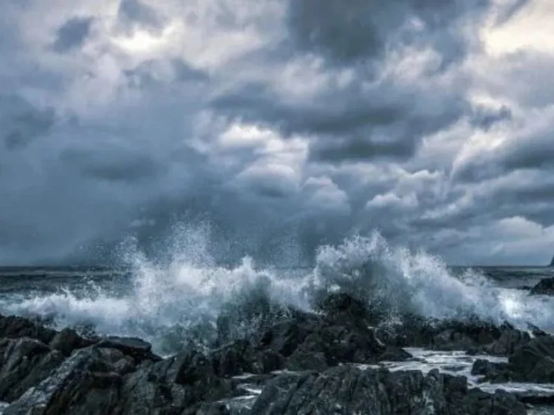 barcelona-por-vientos-de-la-borrasca-nils-oriana|Foto: OK Diario  La borrasca Nils provoca una muerte y 86 heridos en Cataluña. Simultáneamente, el frente Oriana barre ya España con un río atmosférico y nieve a 400 metros
