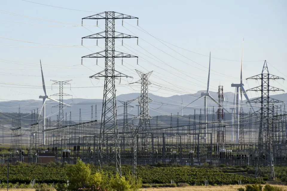 Un tendido eléctrico. EFE/Javier Cebollada