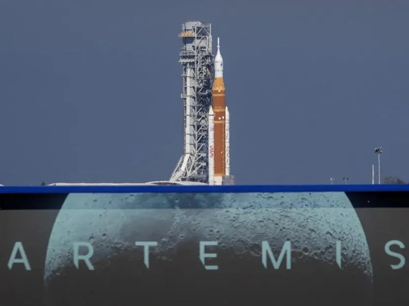 cohete-sls-de-la-nasa-en-el-centro-espacial-kennedy-bajo-revision-tecnica|Foto: EFE/EPA/Cristobal Herrera-Ulashkevich