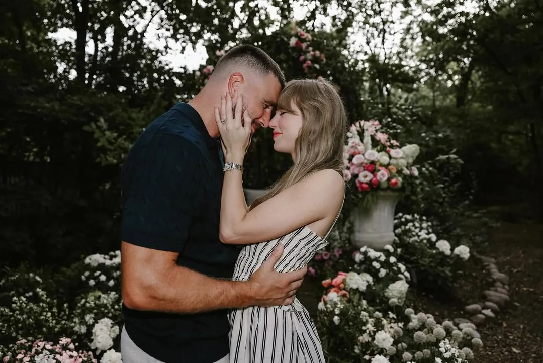 Taylor Swift y Travis Kelce anuncian su compromiso|Foto: Instagram / @taylorswift