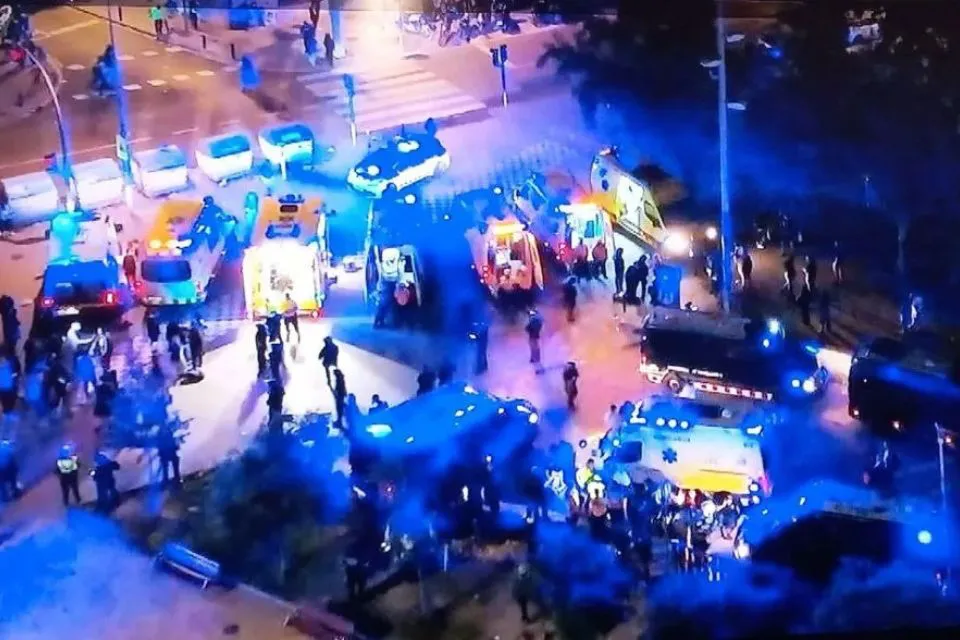 Captura de vídeo de las asistencias en las inmediaciones del del RCDE Stadium tras el atropello|EFE