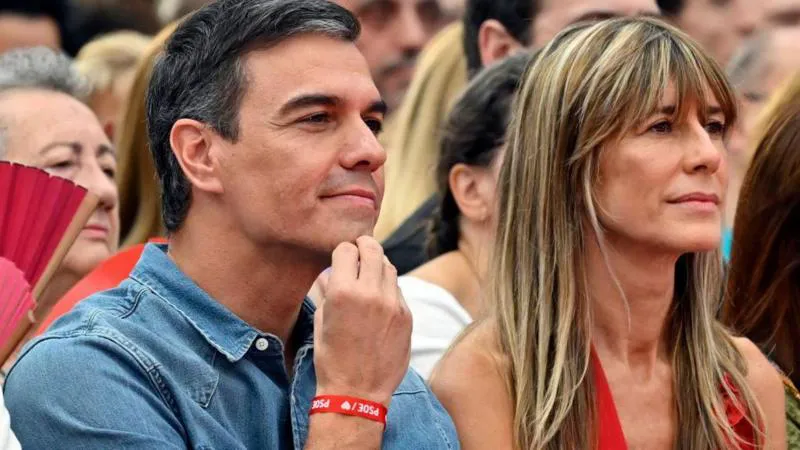 Pedro Sanchez y esposa