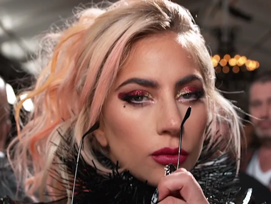 Lady Gaga en la alfombra roja de los premios Grammy 2017 | Foto: Rogue Artists / Wikimedia Commons