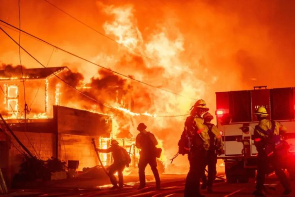 Incendio en Los Angeles California Estados Unidos Foto: La Vanguardia