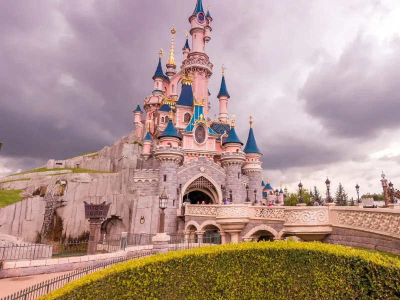 Disneyland París busca personal en España: entrevistas en Sevilla y Valencia, fechas y requisitos