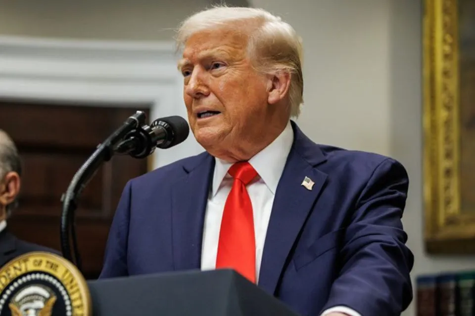 El presidente de EEUU, Donald Trump|Foto: EFE Samuel Corum Pool Donald Trump paraliza toda la ayuda militar en curso de EEUU a Ucrania