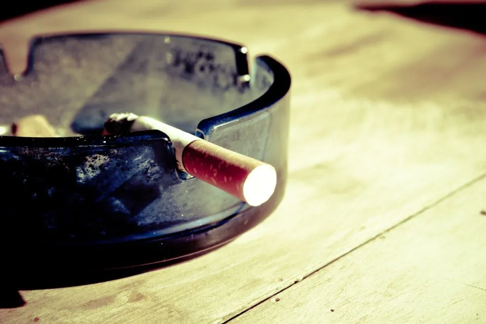 La futura ley antitabaco La futura ley antitabaco: prohibirá fumar o vapear a una distancia mínima en parques y hospitales