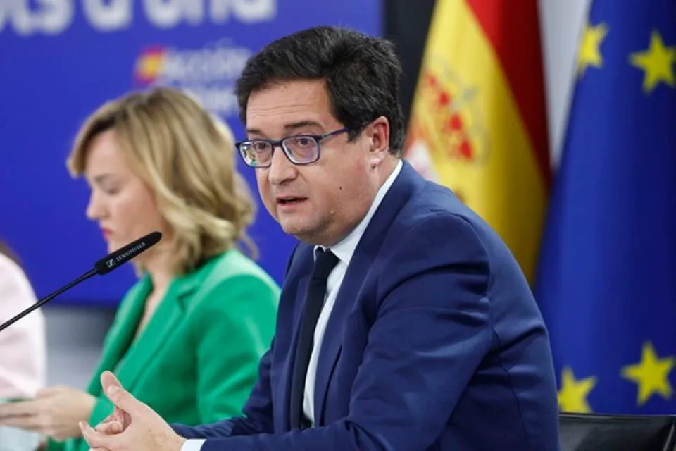 Pilar Alegría y Óscar López|EFE/RODRIGO JIMÉNEZ Ministra de Educación, Formación Profesional y Deportes, Pilar Alegría y el ministro de Transformación Digital, Óscar López|EFE/RODRIGO JIMÉNEZ