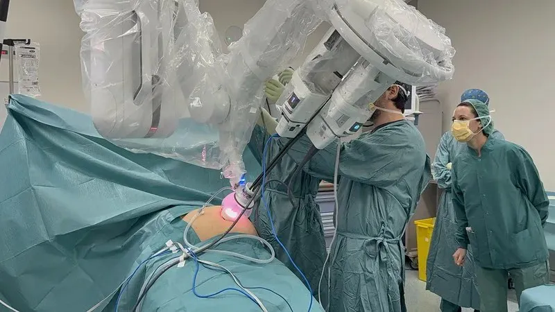 Hospital Sant Pau de Barcelona incorpora un robot de última generación| Foto: EFE (Archivo)  El Hospital de Sant Pau de Barcelona ha incorporado un robot de última generación que permite operar con una gran precisión