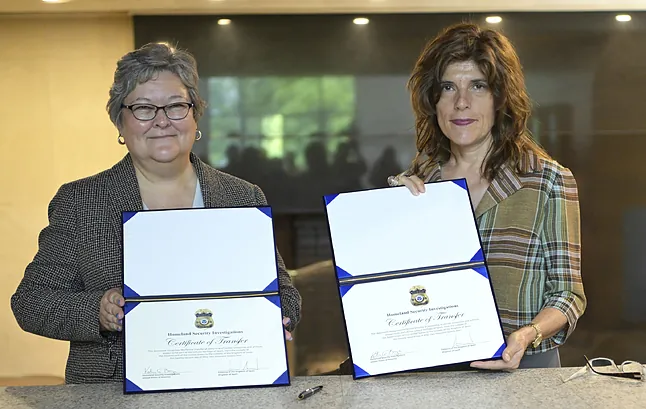 EEUU libro sagrado España