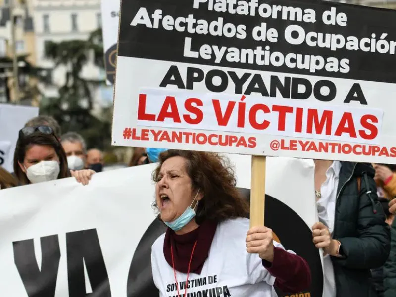 okupas-espana-corte-suministros-senado|Foto: La Razón/Fernando Sánchez/Europa Press