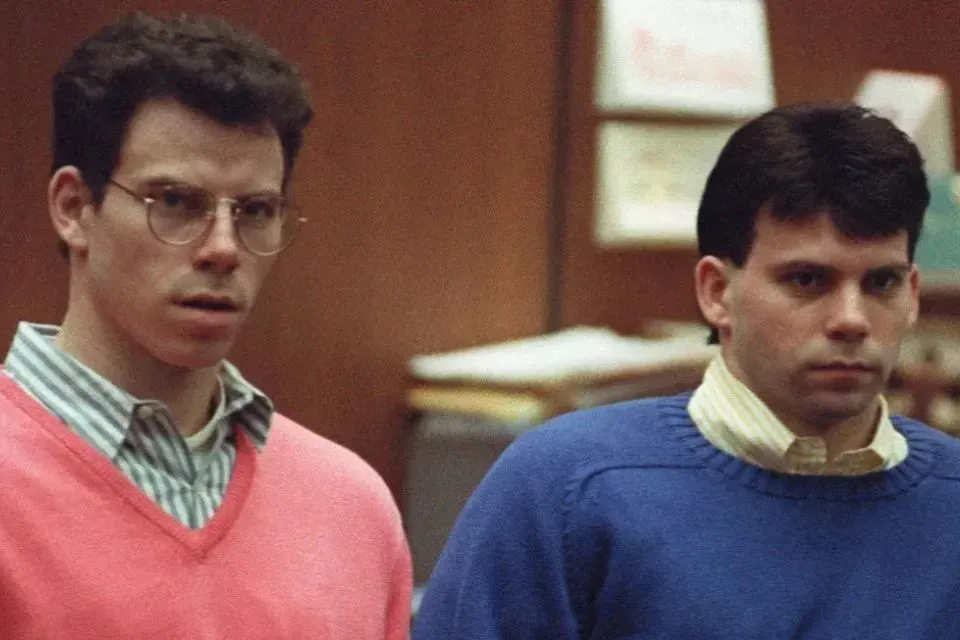 Hermanos Menéndez|Foto: Vince Bucci/AFP/Getty Images Los hermanos Menéndez obtienen una victoria judicial que les acerca más a su posible libertad