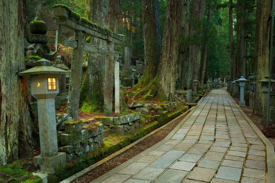 Cementerio de Okunoin (Monte Koya, Japón)  2