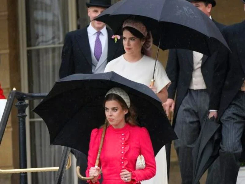 beatriz-y-eugenia-de-york-en-un-evento-oficial-de-la-corona-britanica|Foto: GTRES