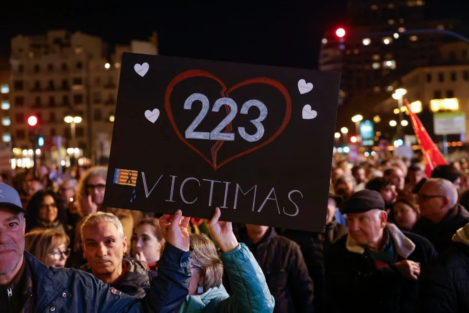 tercera de las manifestaciones llevadas a cabo en València-dana-Carlos Mazón-EFE/Ana Escobar