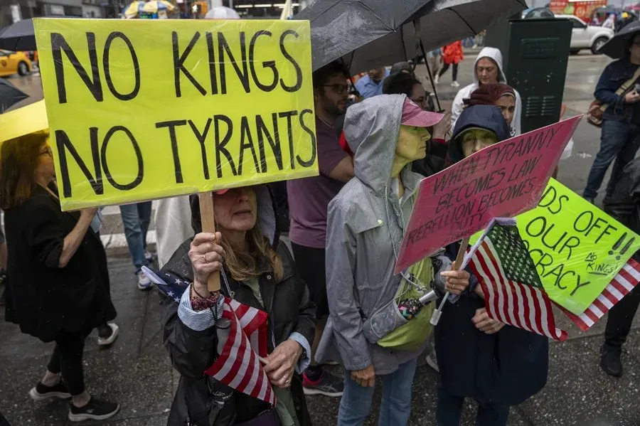 Protesta denominada No Kings contra el gobierno de Donald Trump | Foto: EFE/Ángel Colmenares