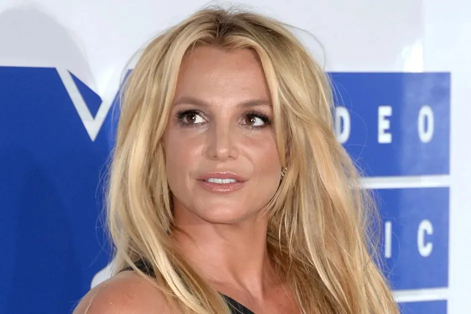 Britney Spears en  los Premios MTV de 2016 | Foto: Anthony Harvey/Getty La transacción, que incluye éxitos como ‘…Baby One More Time’ y ‘Toxic’, se habría cerrado por una cifra cercana a los 200 millones de dólares, según fuentes cercanas a la operación.