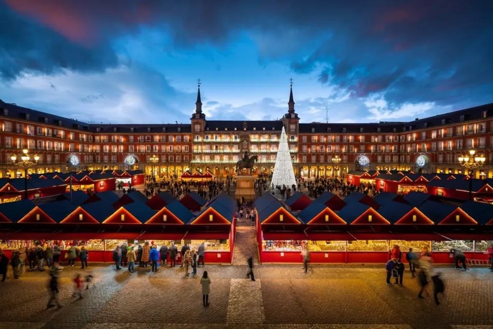 Mercadillo de Navidad en Madrid - Plaza Mayor - España 