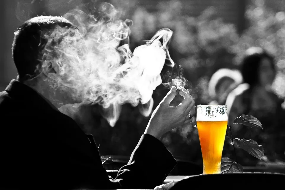 Nueva ley del Tabaco: se prohibirá fumar y vapear en campus universitarios y zonas de ocio