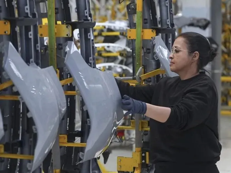 hacienda-deduccion-irpf-salario-minimo-2026|Foto: EFE/Nacho Gallego El Consejo de Ministros aprueba una deducción de hasta 591 euros para garantizar que el SMI de 2026 quede libre de impuestos. Medida para rentas bajas