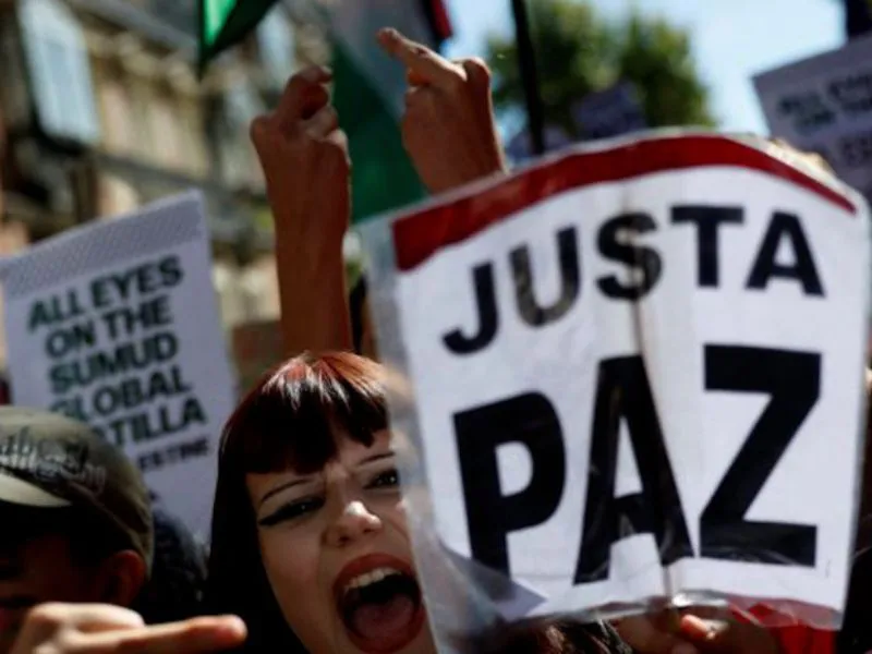 Miles de estudiantes se movilizan en toda España contra el "genocidio en Gaza"|Foto: La Vanguardia