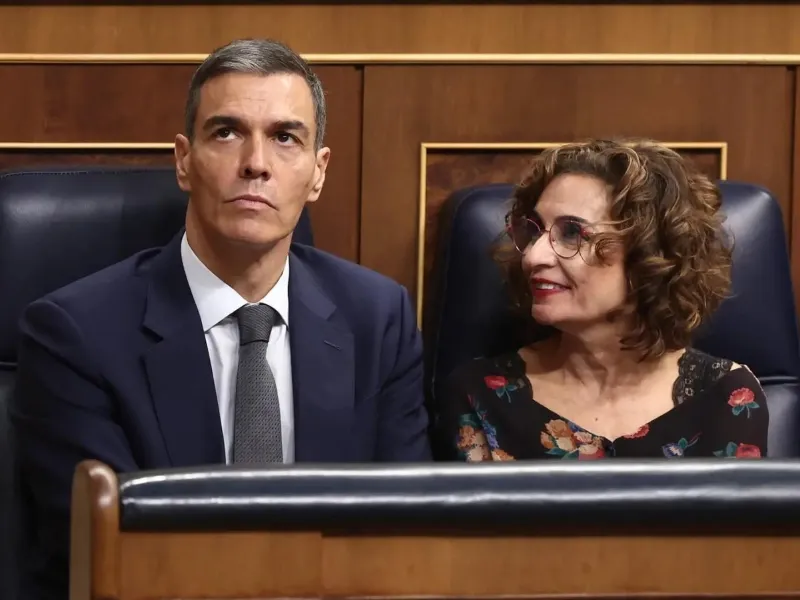 Pedro Sánchez y María Jesús Montero|Foto: El Español/Europa Press/Eduardo Parra  Les Corts cita a Pedro Sánchez y ministros por la tragedia de la Dana
