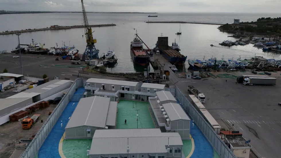 centro de inmigrantes Albania -Italia | France 24