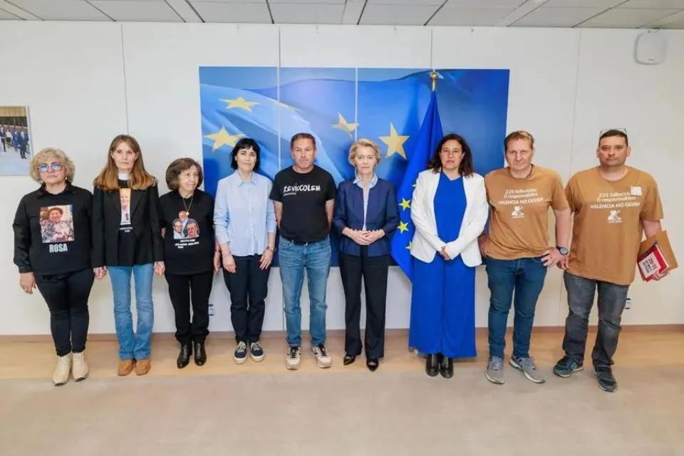 Ursula von der Leyen con representantes de las asociaciones de afectados por la Dana|Foto: EFE/Ursula von der Leyen