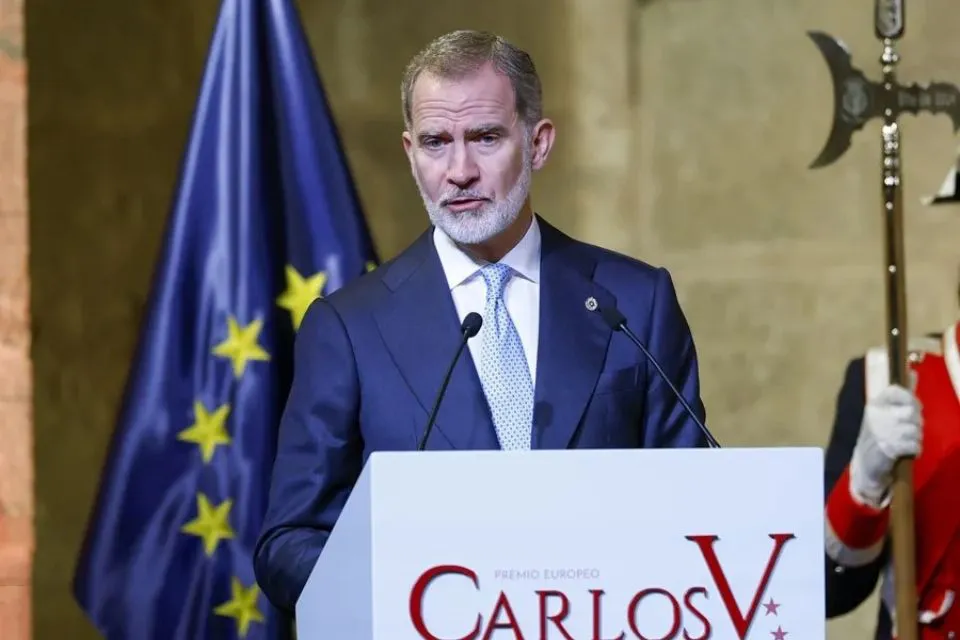 El rey Felipe VI durante el acto en el que Josep Borrell ha recibido el Premio Europeo Carlos V|Foto: EFE/Mariscal Felipe VI en los 
Premio Europeo Carlos V: Europa es «un faro de integridad»
