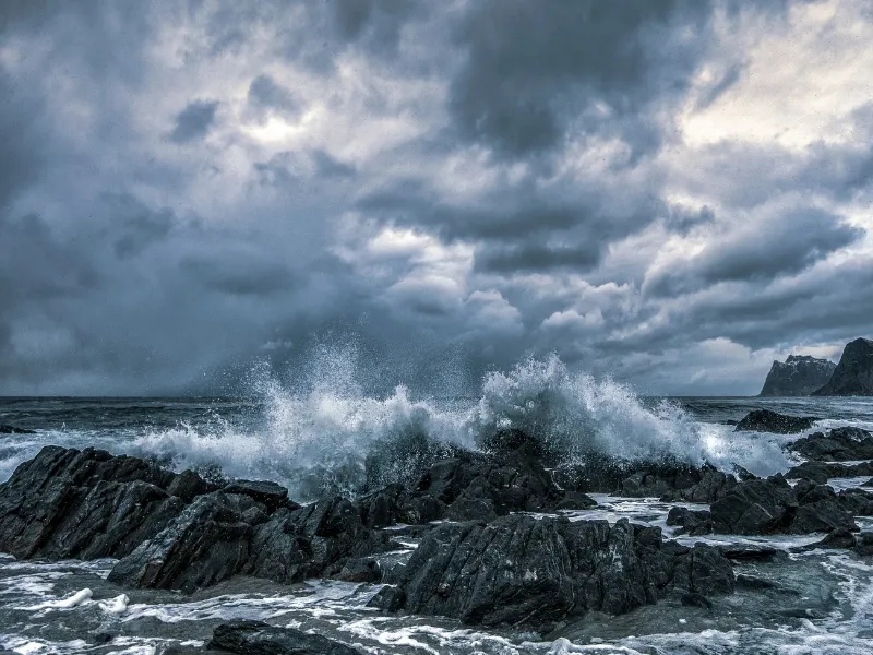 oleaje-fuerte-costa-catalana-temporal-borrascas-harry-ingrid Las borrascas Harry e Ingrid mantienen el temporal en Cataluña. Tras las inundaciones en Girona, llega un nuevo frente con nieve y fuerte oleaje

