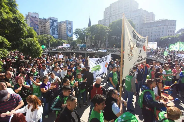 Argentina una multitud protestó en defensa de las universidades públicas7
