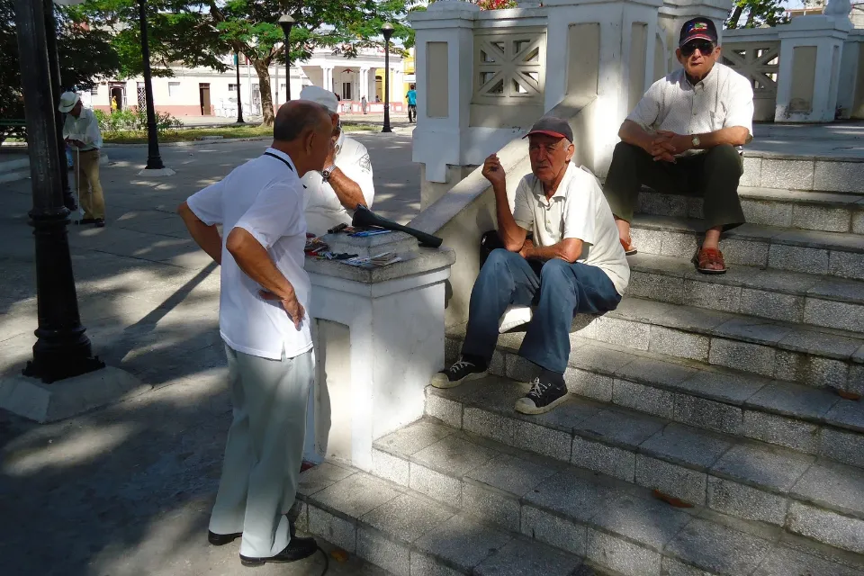 Pensiones en las comunidades autónomas  Las pensiones dejan casi 2.500 millones al mes en Cataluña o 2.000 en Andalucía y Madrid