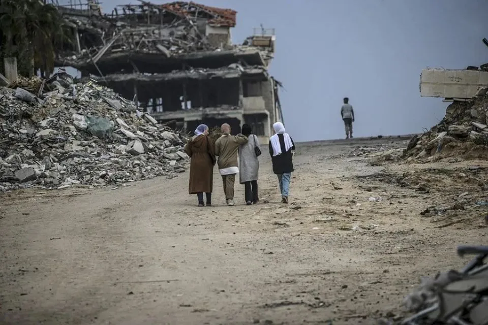 Un grupo de mujeres palestinas del norte de Gaza|Foto: EFE/EPA/Mohammed Saber Netanyahu anuncia la ocupación de un corredor en el sur de Gaza 