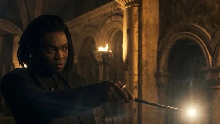 Paapa Essiedu como Severus Snape en la serie de Harry Potter para HBO    Foto: Max 