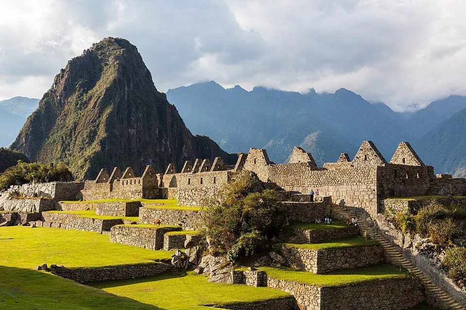 Vista de las antiguas casas de Machu Picchu|Foto: Diego Delso / Wikimedia Commons