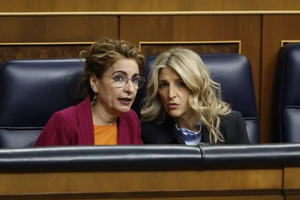 María Jesús Montero y Yolanda Díaz|Foto:EFE/Mariscal Trabajo y Hacienda acuerdan que quienes cobran el SMI no tributen en 2025