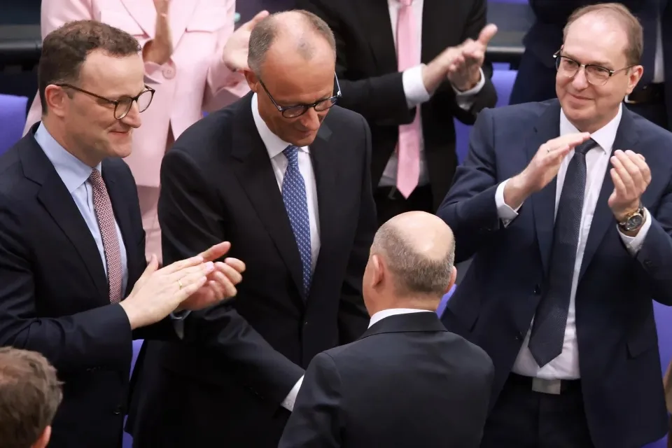 Friedrich Merz es el nuevo canciller alemán electo en el Bundestag en Berlín, Alemania|Foto: EFE/EPA/Clemens Bilan Friedrich Merz es el nuevo canciller de Alemania por el Parlamento 



