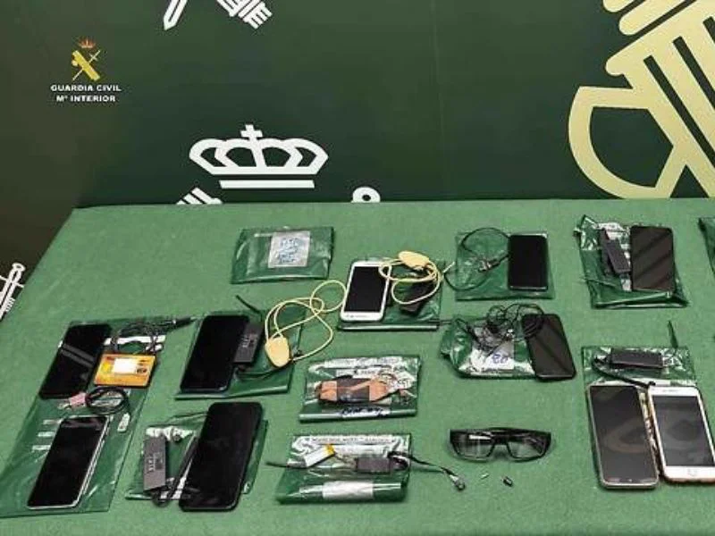 dispositivo-gafas-inteligentes-fraude-examen-conducir-guardia-civil|Foto: Guardia Civil La Rioja 