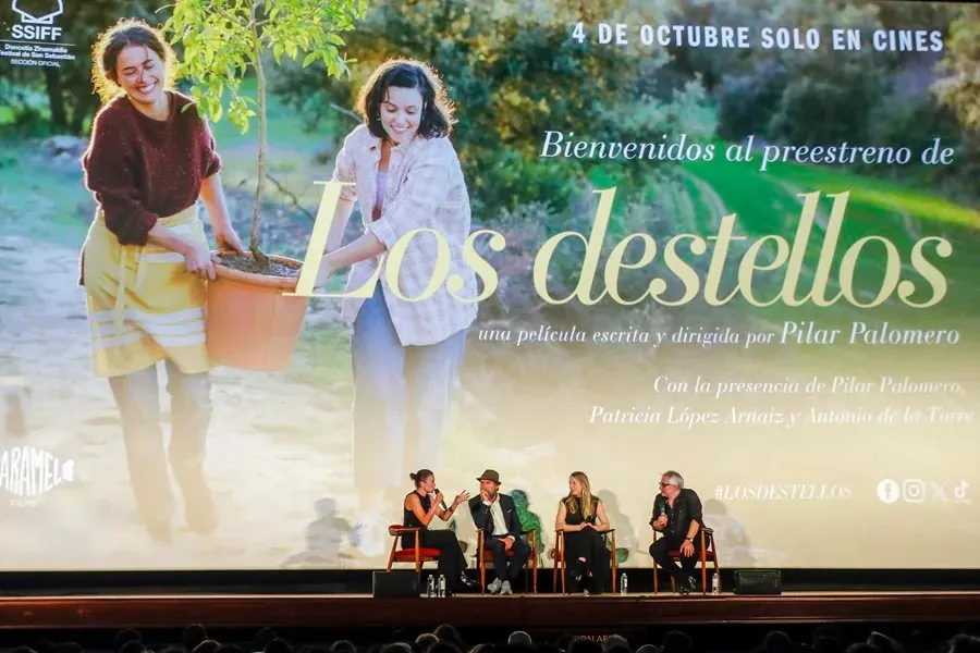 Coloquio celebrado tras el preestreno de su largometraje ‘Los destellos’. EFE-Javier Cebollada