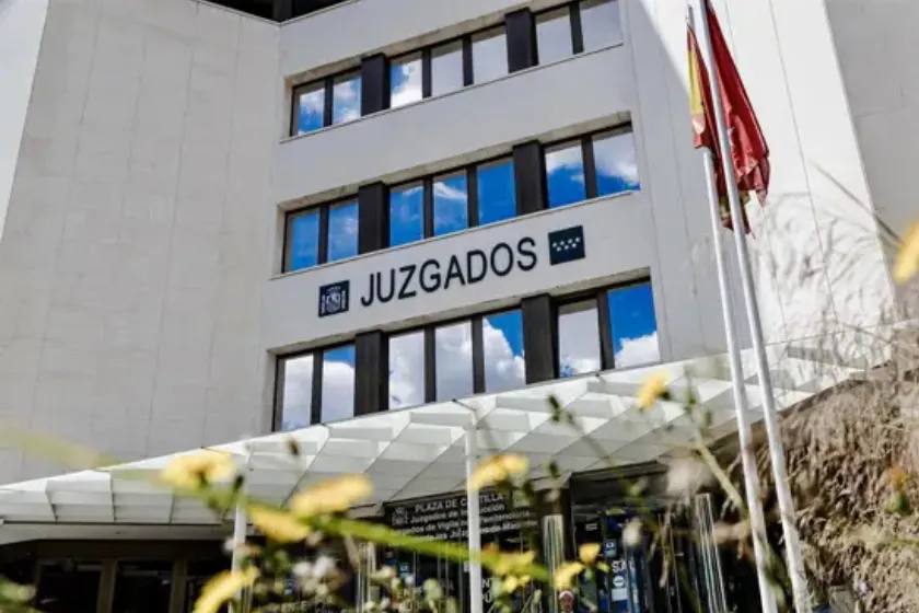 Fachada de los juzgados de Plaza de Castilla, en Madrid (España)|Foto: Europa Press/Carlos Luján  La empresa Arsys Internet confirma que la web de la UCM estaba registrado a nombre de Begoña Gómez
